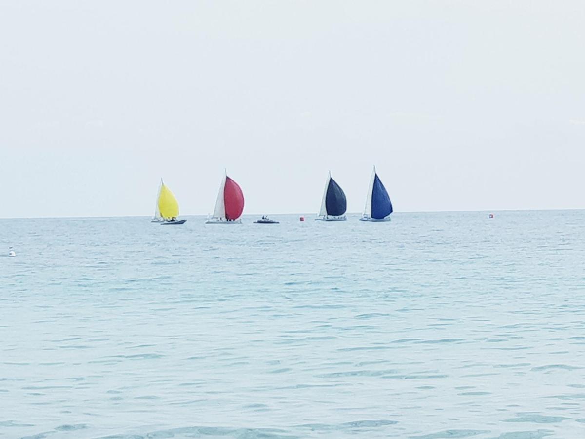 By The Beach كاليبي المظهر الخارجي الصورة